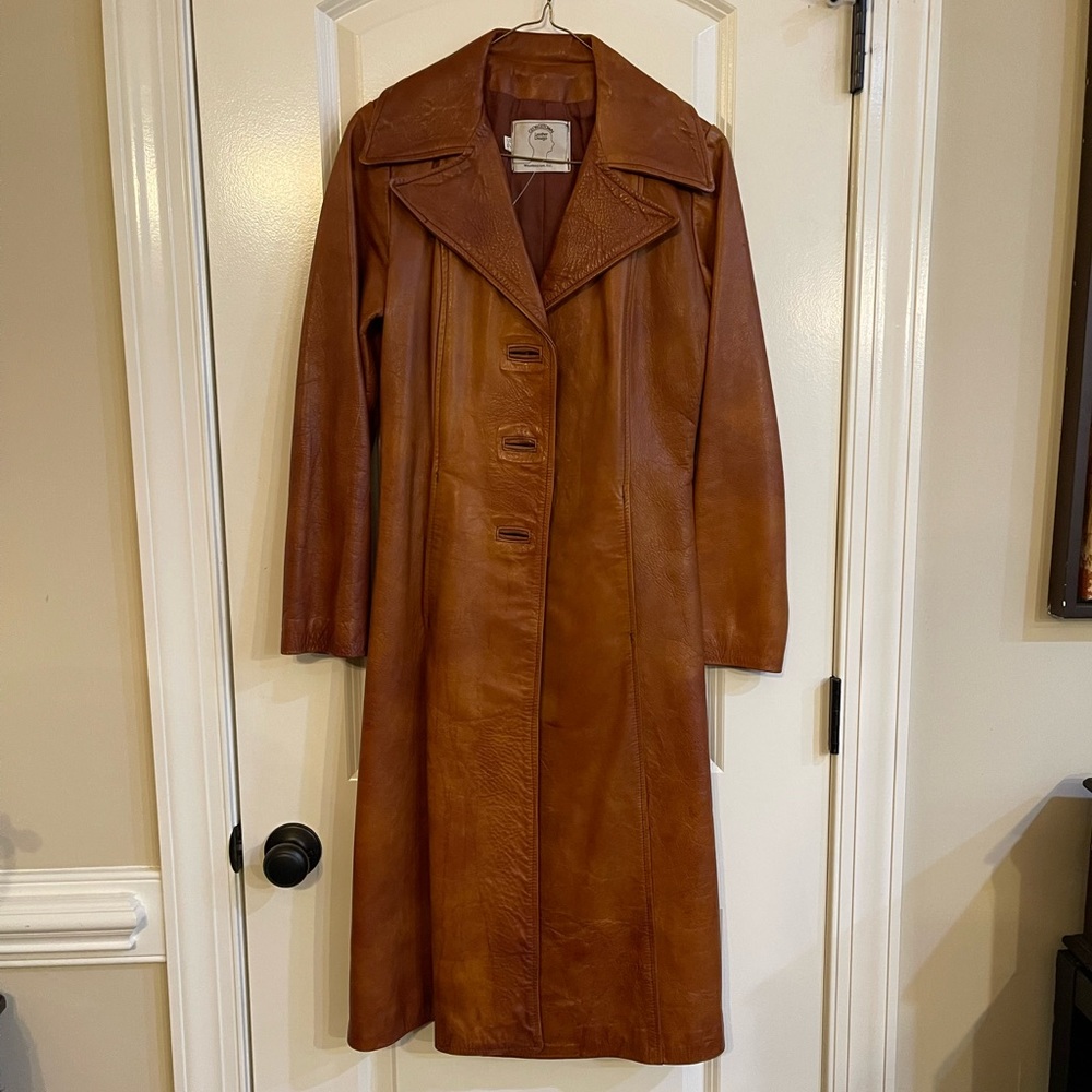 Stunning vintage sz 11/12 cognac leather coat by Georgetown Leather Design
